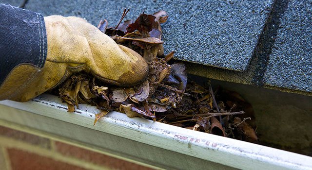 Gutter-cleaning-kelowna-bc